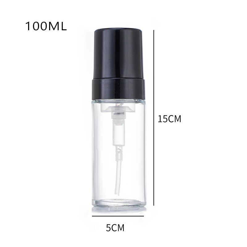 Пустая стеклянная бутылка с пенным насосом. Прозрачная матовая бутылка для пенного мыла для ухода за кожей. Пустая стеклянная бутылка с пенным насосом. Прозрачная матовая бутылка для пенного мыла для ухода за кожей.