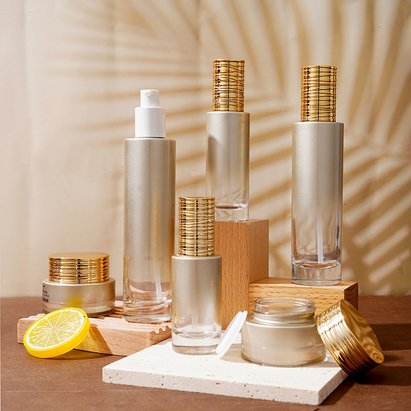 Стеклянная бутылка для сыворотки с гальванической матовой крышкой Стеклянная бутылка для сыворотки с гальванической матовой крышкой