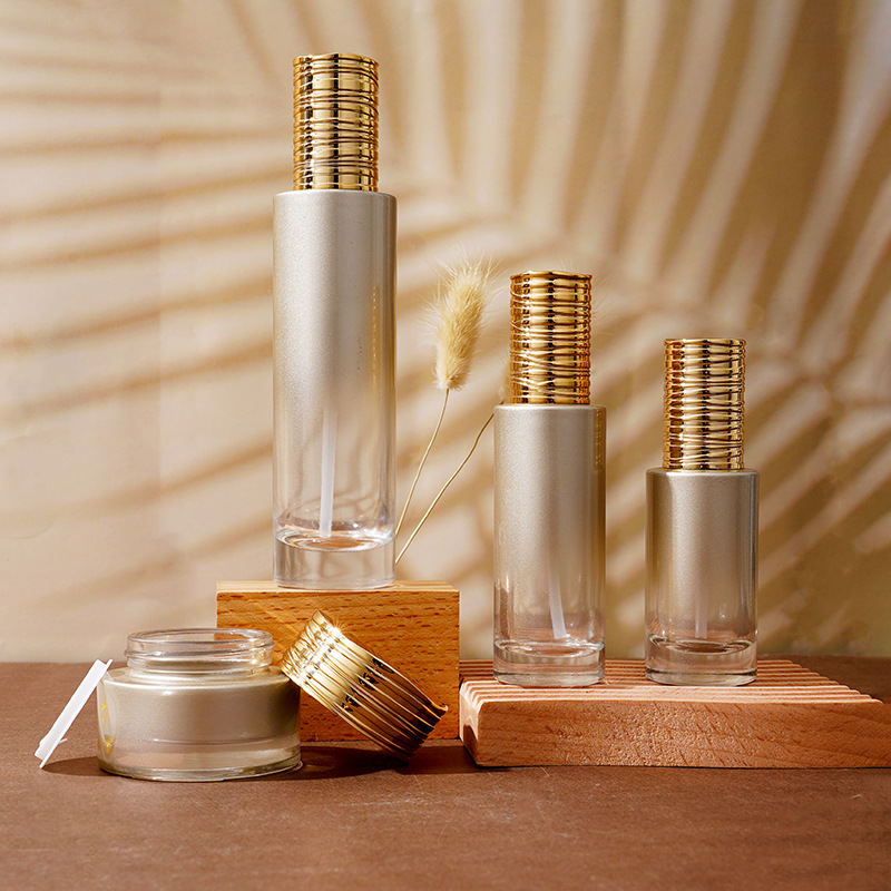 Стеклянная бутылка для сыворотки с гальванической матовой крышкой Стеклянная бутылка для сыворотки с гальванической матовой крышкой