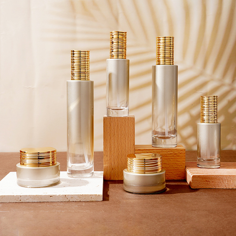 Стеклянная бутылка для сыворотки с гальванической матовой крышкой Стеклянная бутылка для сыворотки с гальванической матовой крышкой